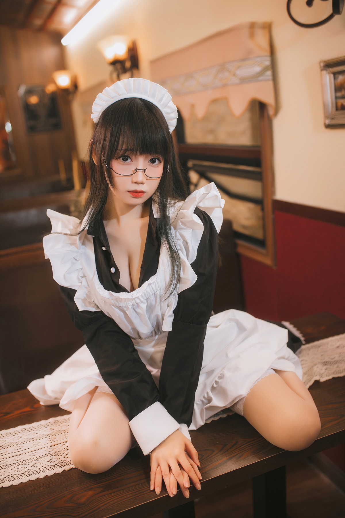 xgyw.top_网络美女焖焖碳女仆主题性感黑白女仆裙半撩露白色蕾丝袜秀白嫩美腿诱惑写真33P
