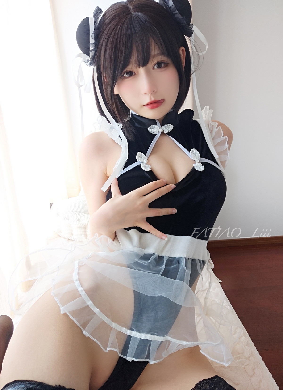 xgyw.top_网络美女迷之呆梨中华小女仆主题性感黑色连体女仆配蕾丝袜秀翘臀美腿诱惑写真24P