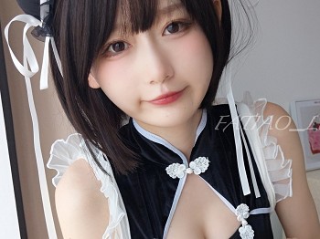 网络青春美女迷之呆梨中华小女佣主题性感黑色贴身女佣配蕾丝袜秀蜜桃臀美腿骚扰写真24P
