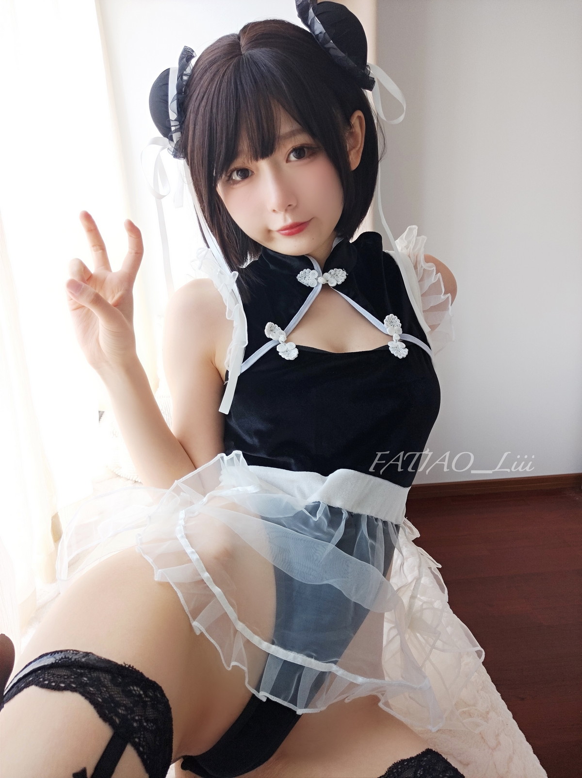 xgyw.top_网络美女迷之呆梨中华小女仆主题性感黑色连体女仆配蕾丝袜秀翘臀美腿诱惑写真24P