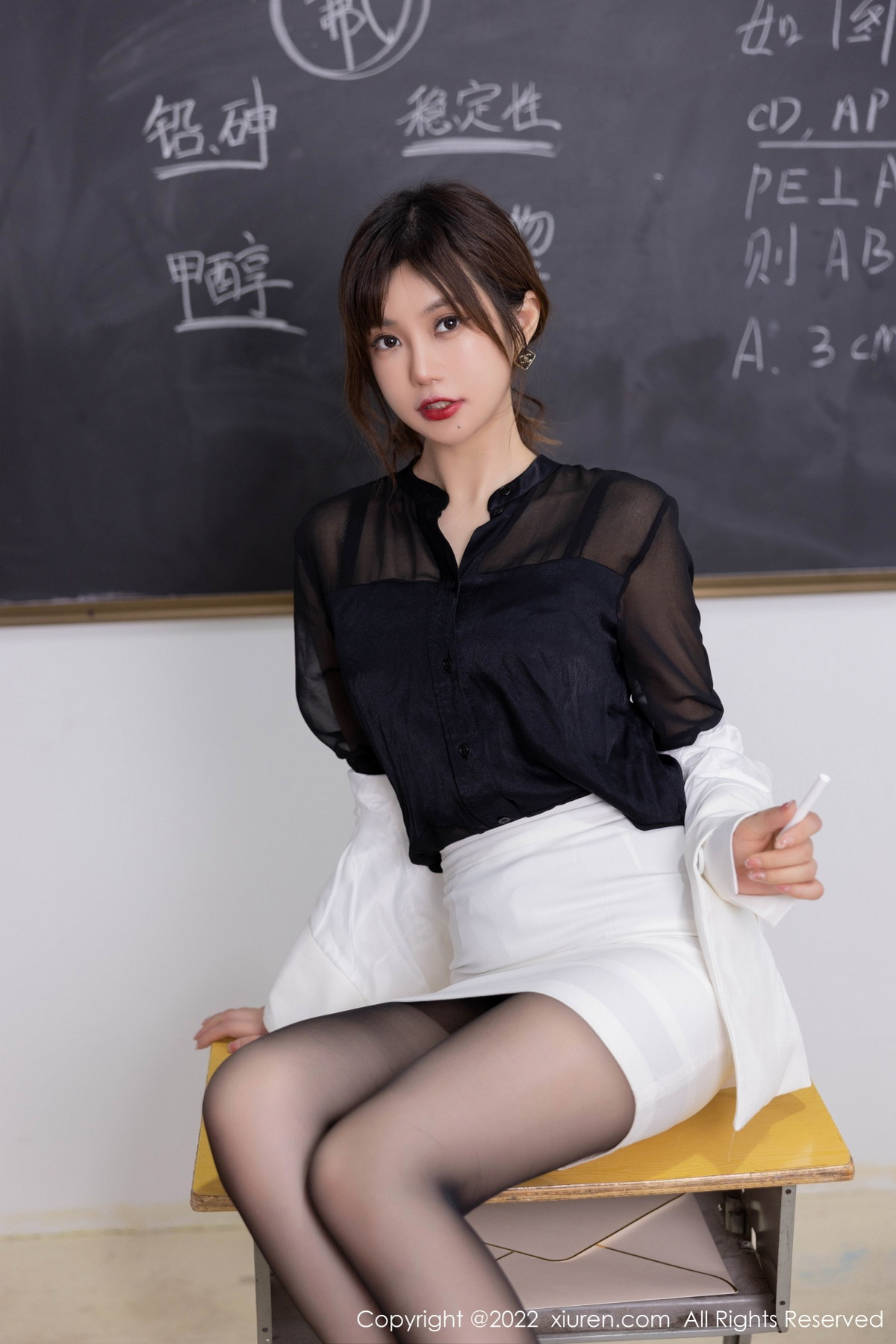 xgyw.top_XiuRen第6008期_女神绮里嘉ula教室角色扮演半脱白色制服露蕾丝边内衣诱惑写真87P