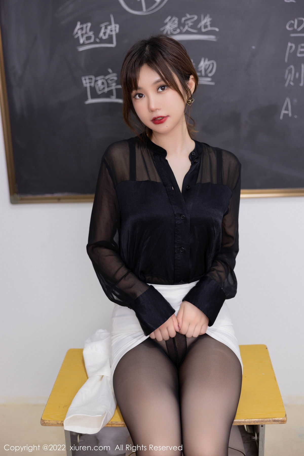 xgyw.top_XiuRen第6008期_女神绮里嘉ula教室角色扮演半脱白色制服露蕾丝边内衣诱惑写真87P