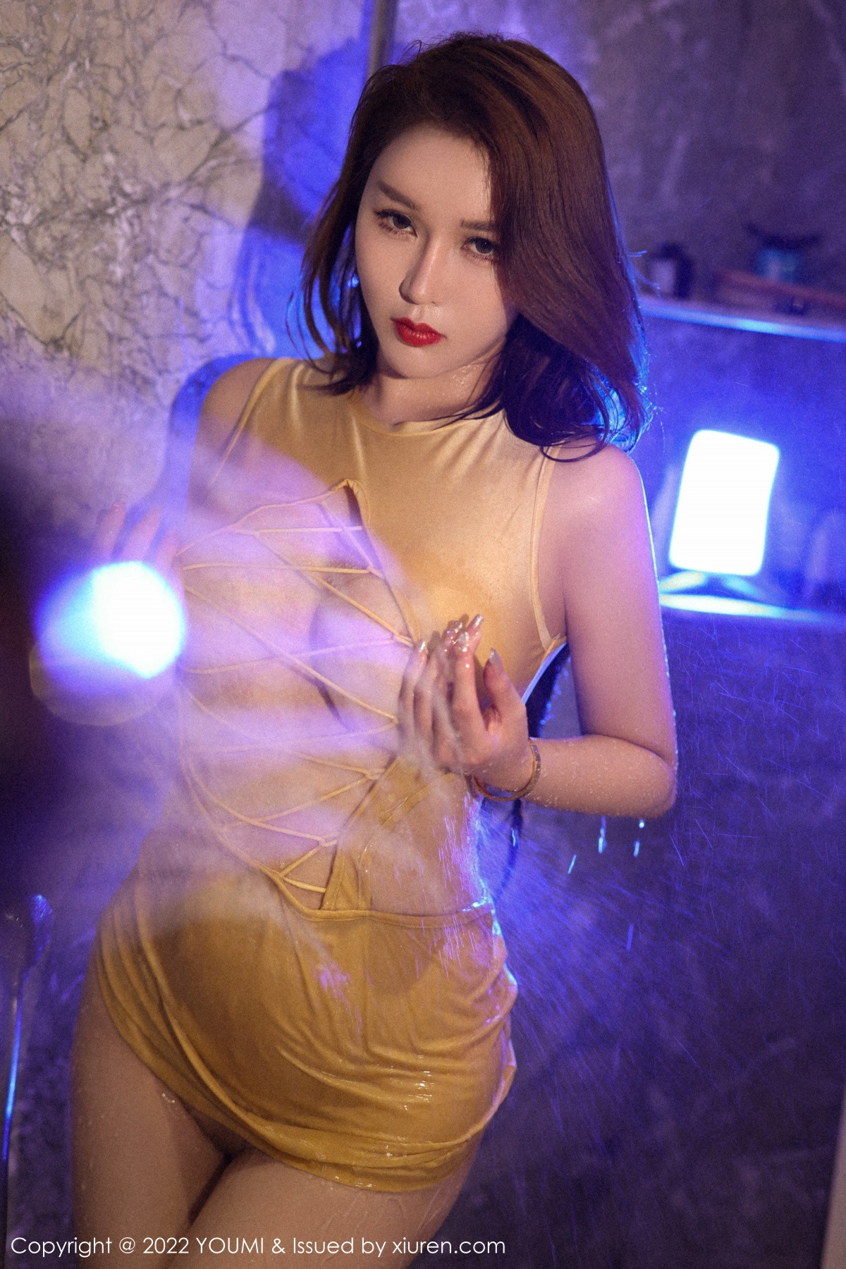 xgyw.top_[YouMi尤蜜荟]Vol.880_女神尤妮丝Egg私房浴室淡黄色连衣短裙湿身秀丰满身材诱惑写真70P