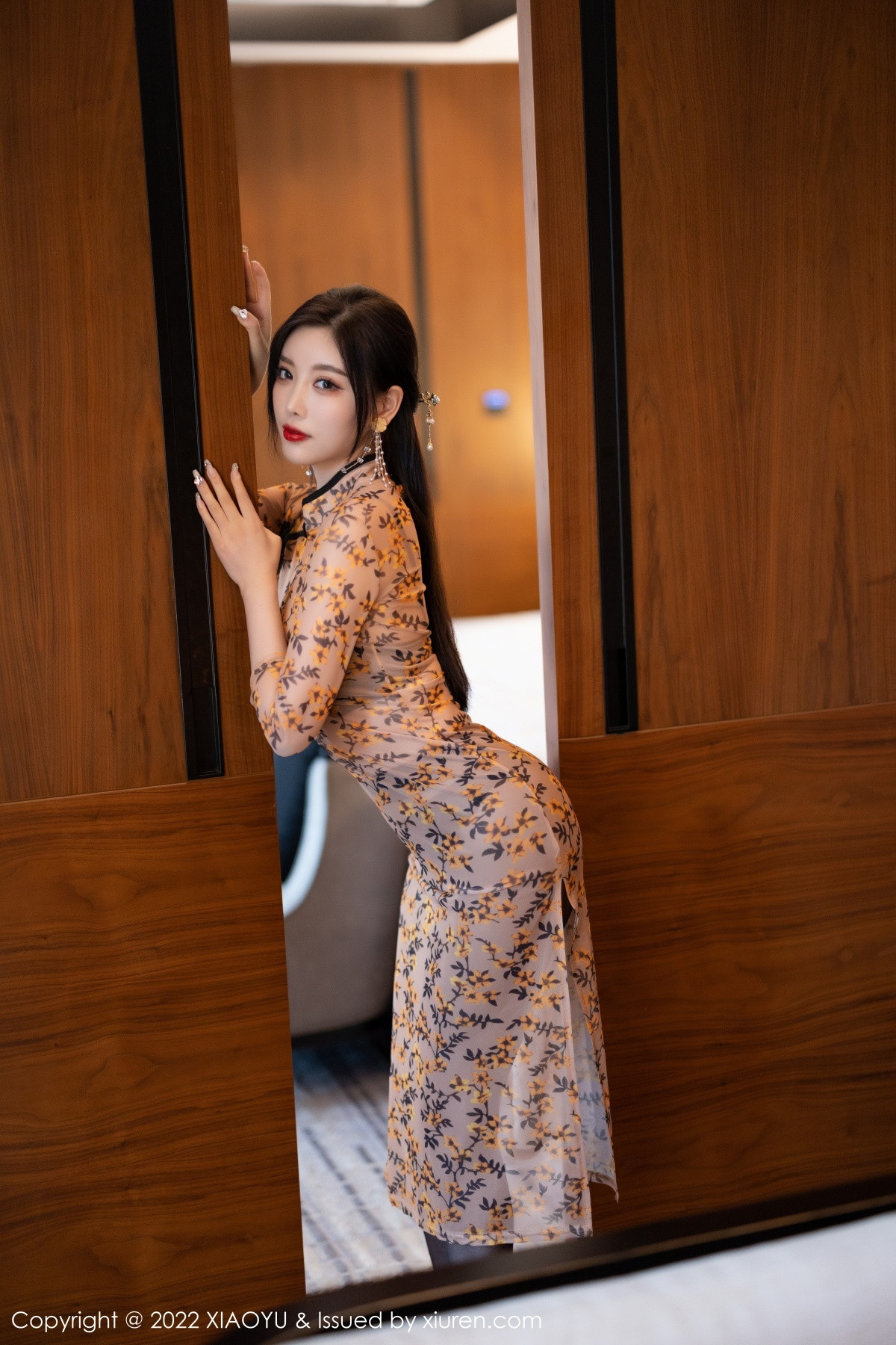 xgyw.top_[XiaoYu画语界]Vol.927_女神杨晨晨Yome脱轻透旗袍露黑色蕾丝内衣配开档黑丝诱惑写真88P