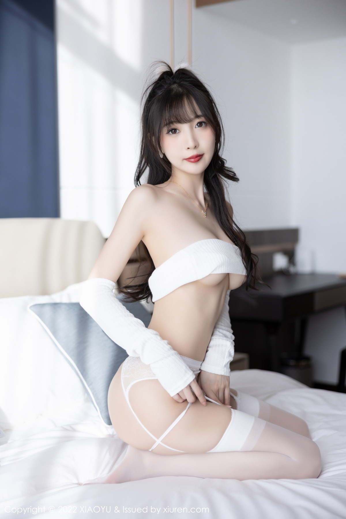 xgyw.top_[XiaoYu画语界]Vol.928_模特林星阑半脱露白色抹胸内衣配白丝吊袜秀曼妙身姿诱惑写真81P