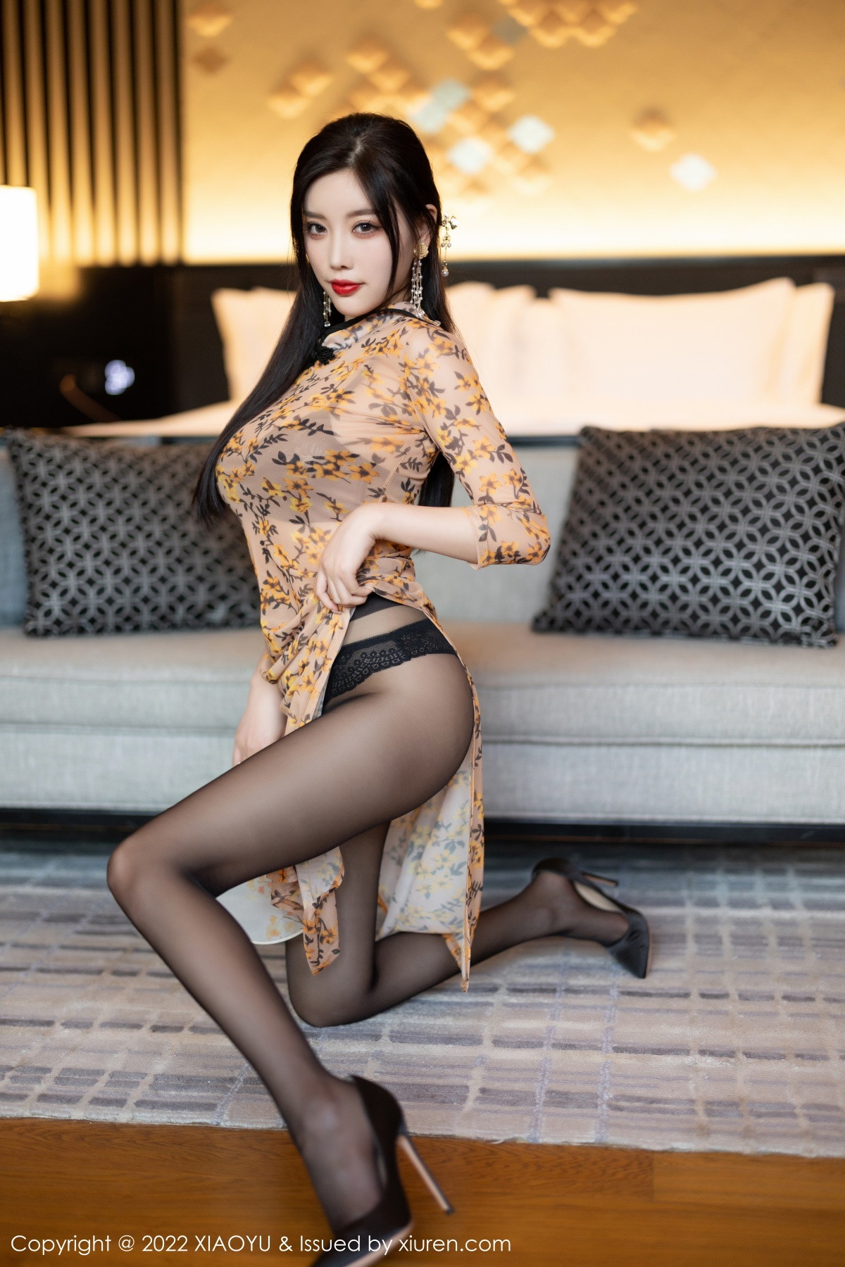 xgyw.top_[XiaoYu画语界]Vol.927_女神杨晨晨Yome脱轻透旗袍露黑色蕾丝内衣配开档黑丝诱惑写真88P