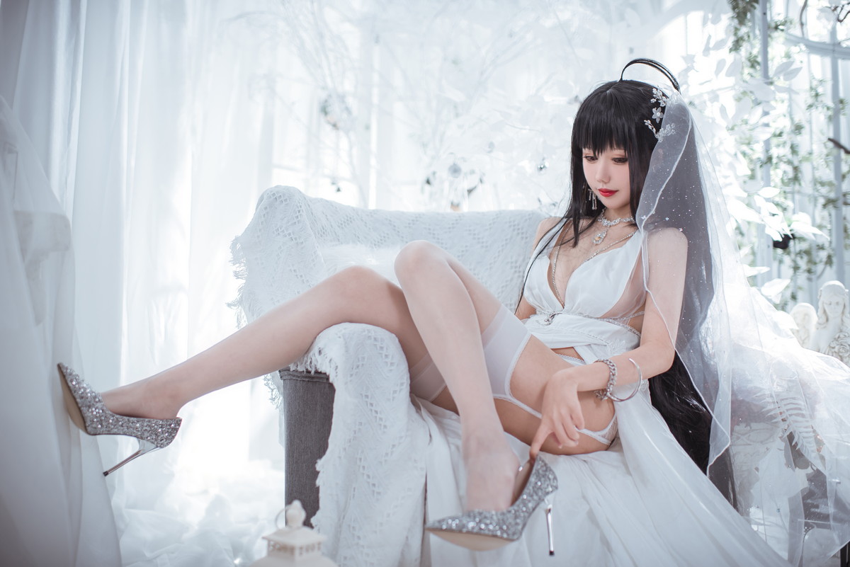 xgyw.top_Coser美女仙女月大凤花嫁主题性感白色薄透婚纱配白丝吊袜秀惹火身材诱惑写真30P