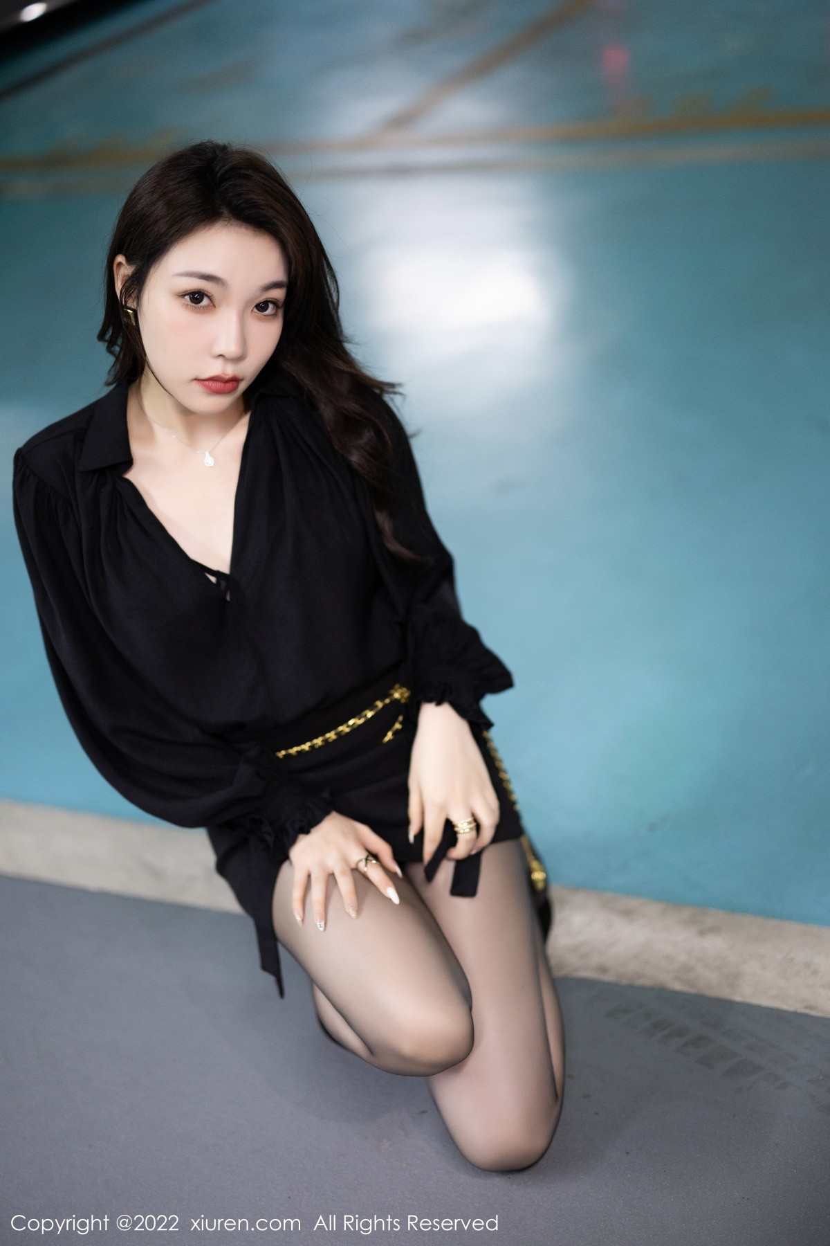 xgyw.top_XiuRen第6033期_女神徐莉芝Booty私房半脱露黑色情趣内衣配无内黑丝诱惑写真83P