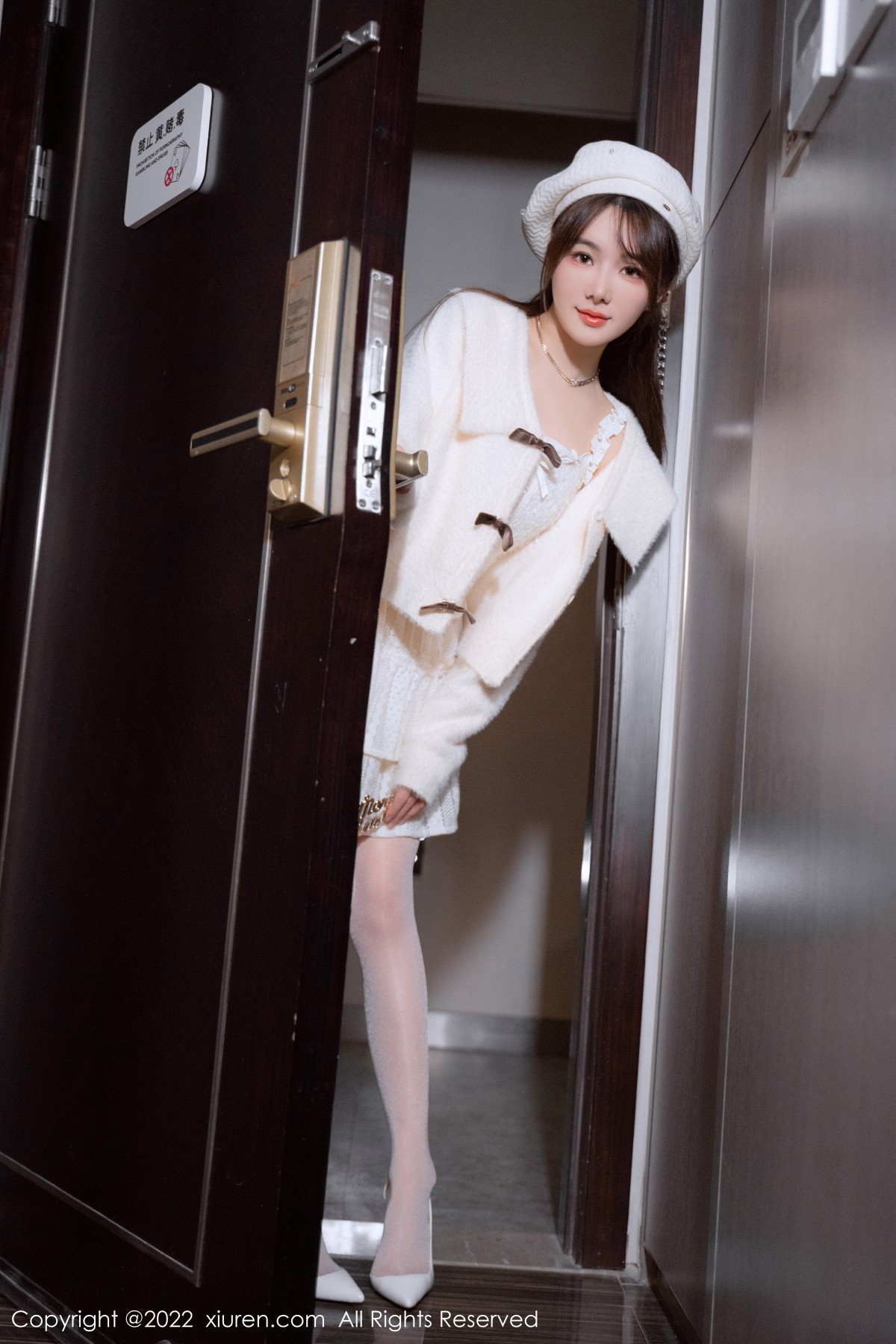 xgyw.top_XiuRen第6025期_模特婠婠么性感白色毛线上衣配白短裙秀曼妙身姿完美诱惑写真68P