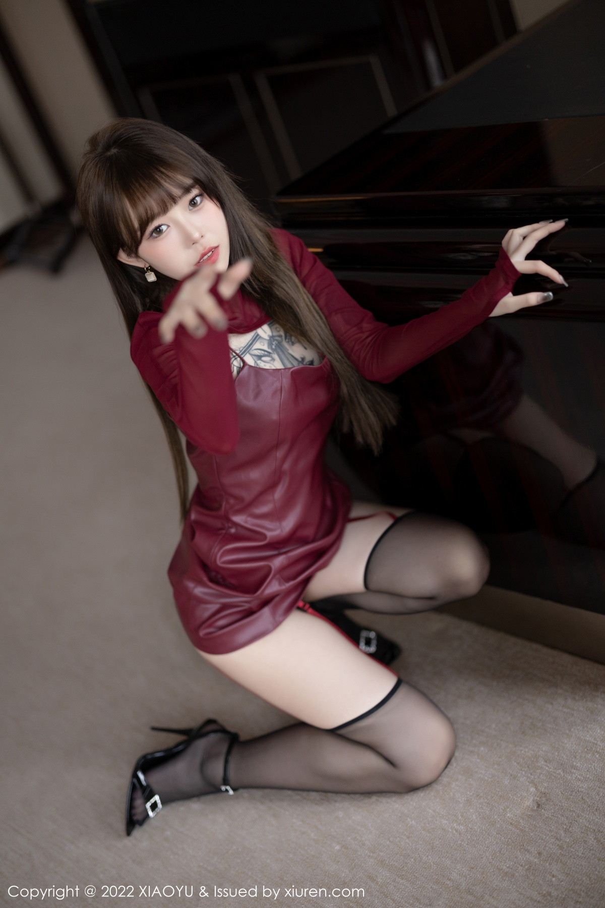 xgyw.top_[XiaoYu画语界]Vol.931_模特奶瓶性感红色皮质连衣短裙配黑丝吊袜秀曼妙身姿迷人写真84P