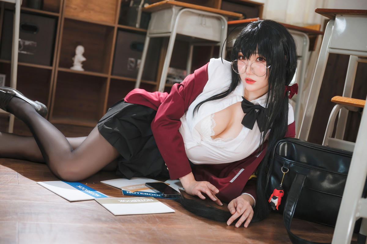 xgyw.top_Coser美女瓜希酱大凤JK主题性感白T配黑短裙半脱露蕾丝内衣超薄黑丝诱惑写真30P