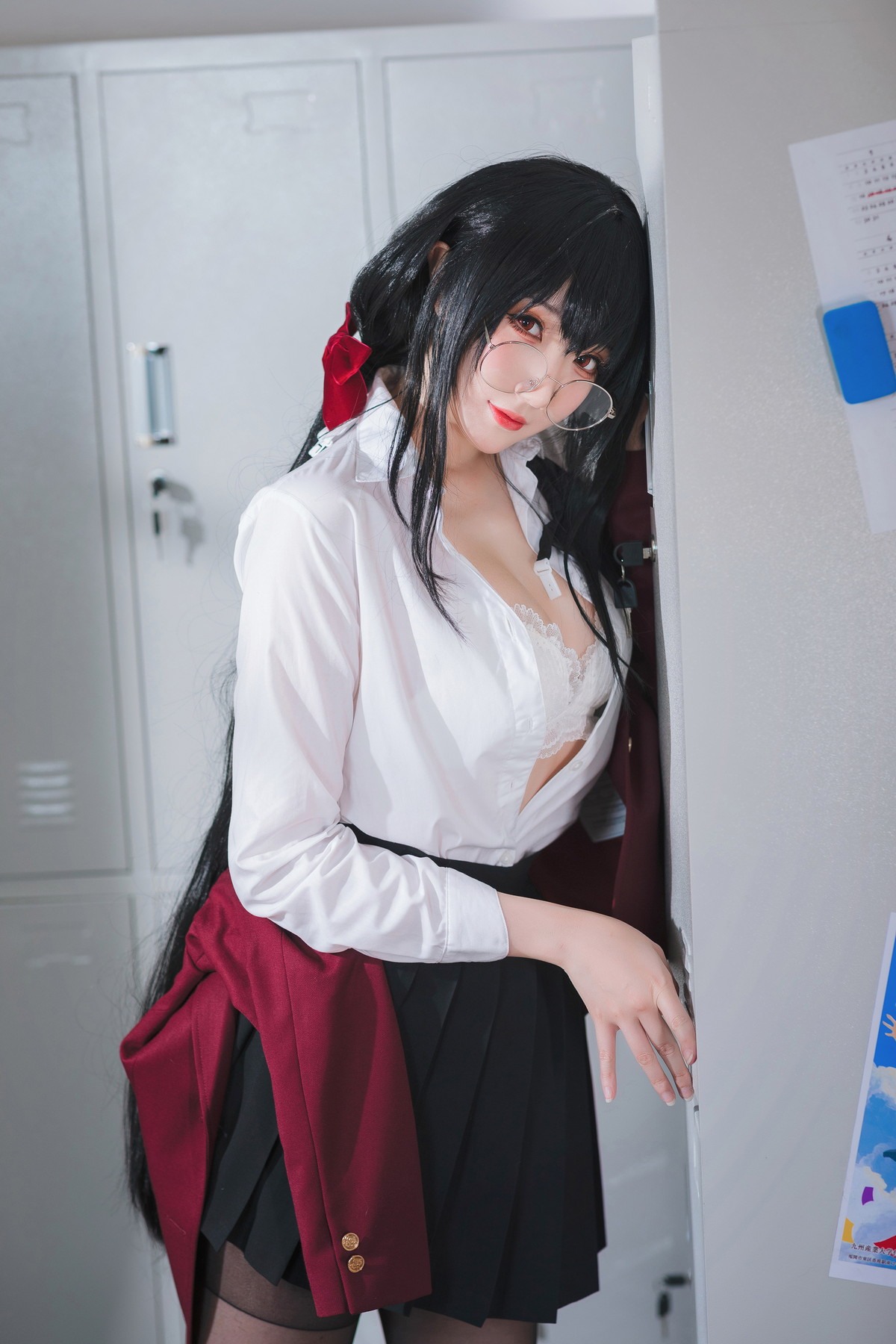 xgyw.top_Coser美女瓜希酱大凤JK主题性感白T配黑短裙半脱露蕾丝内衣超薄黑丝诱惑写真30P