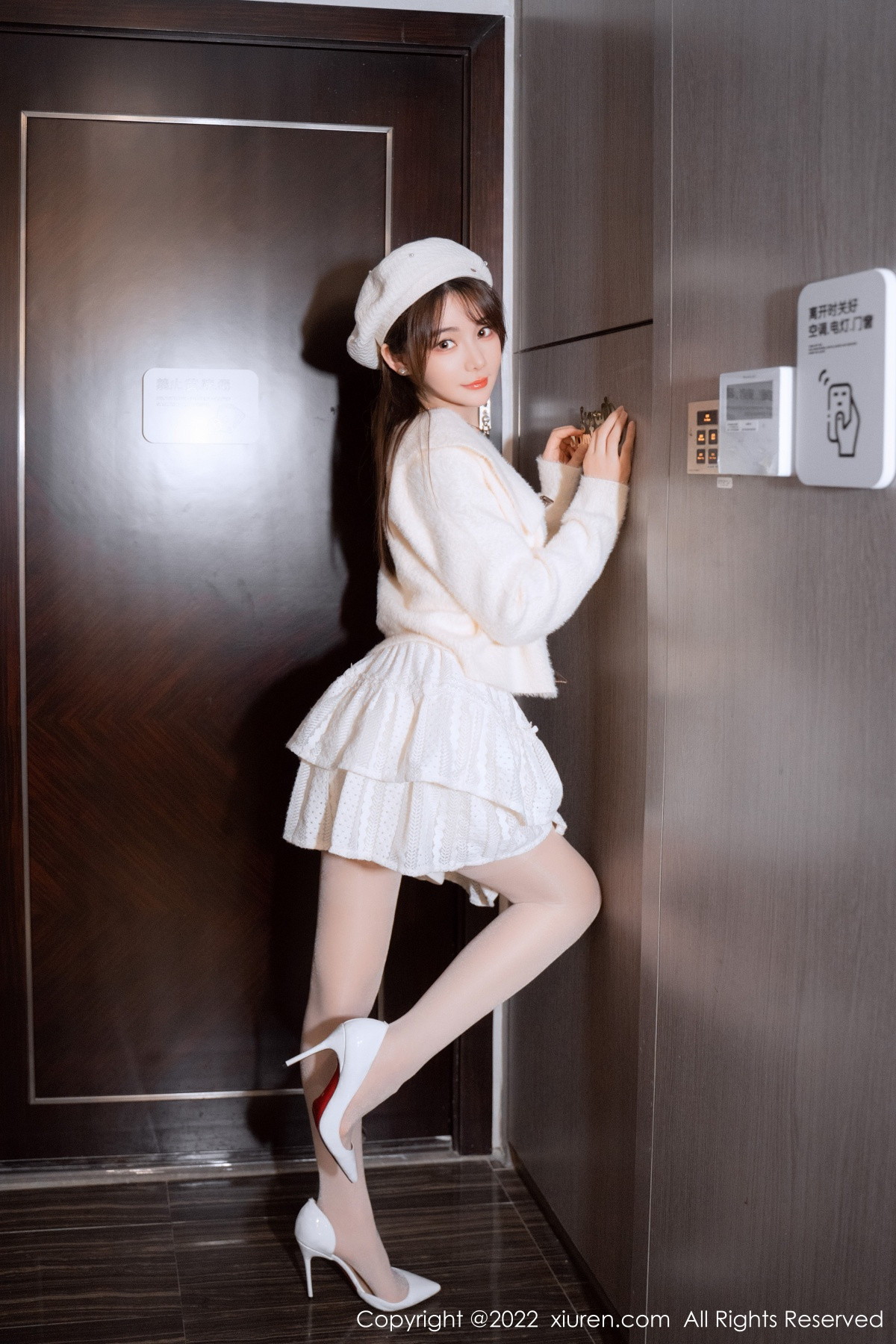 xgyw.top_XiuRen第6025期_模特婠婠么性感白色毛线上衣配白短裙秀曼妙身姿完美诱惑写真68P