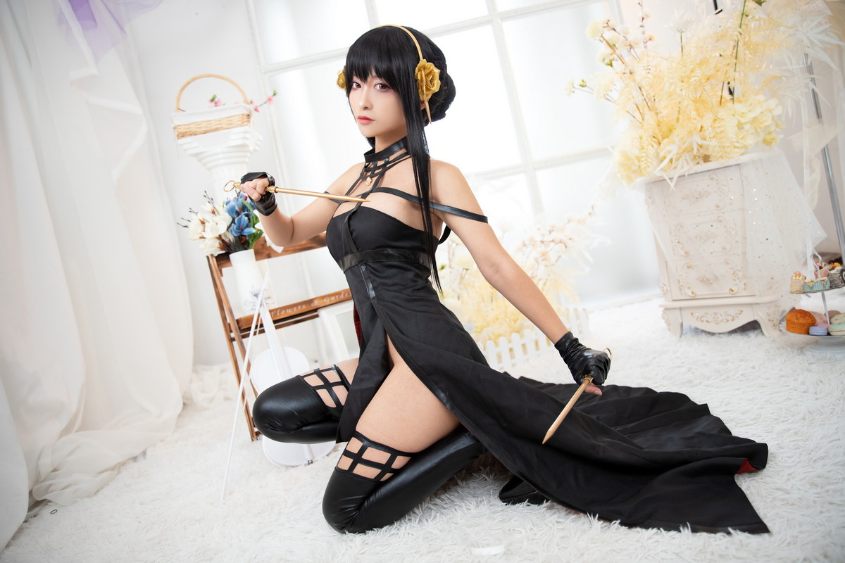 xgyw.top_动漫博主洛璃LoLiSAMA约尔同人主题私房黑色情趣内衣露豪乳黑桃遮点诱惑写真96P