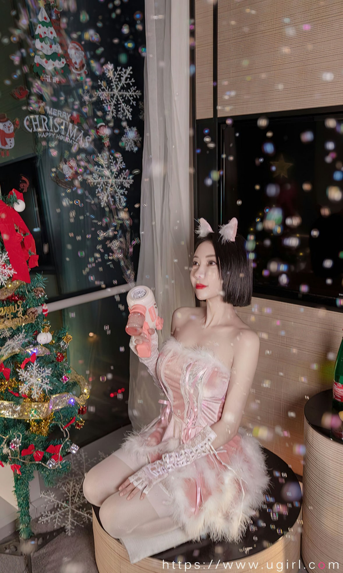 xgyw.top_[Ugirls爱尤物]No.2483_模特果儿Victoria圣诞恋曲脱粉色吊裙露蕾丝内衣丰满诱惑写真35P