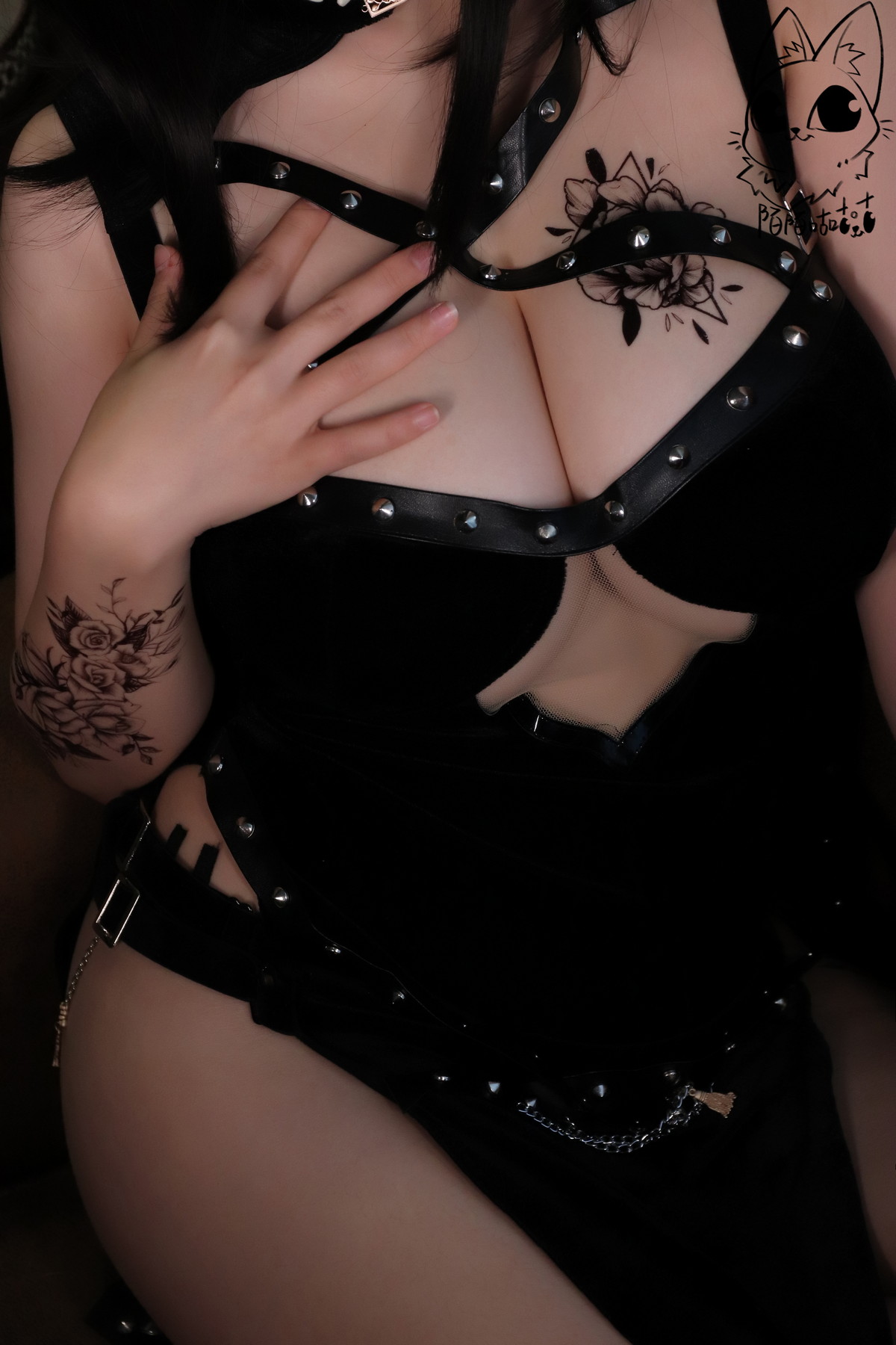 xgyw.top_网络美女韶陌陌面具陌主题私房性感黑色情趣内衣秀丰满身材豪乳翘臀诱惑写真26P