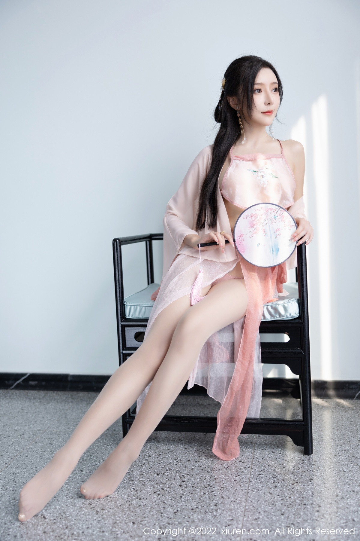 Xgyw.Net_XiuRen第6040期_女神王馨瑶yanni私房粉色肚兜配超薄肉丝秀惹火身材诱惑写真81P