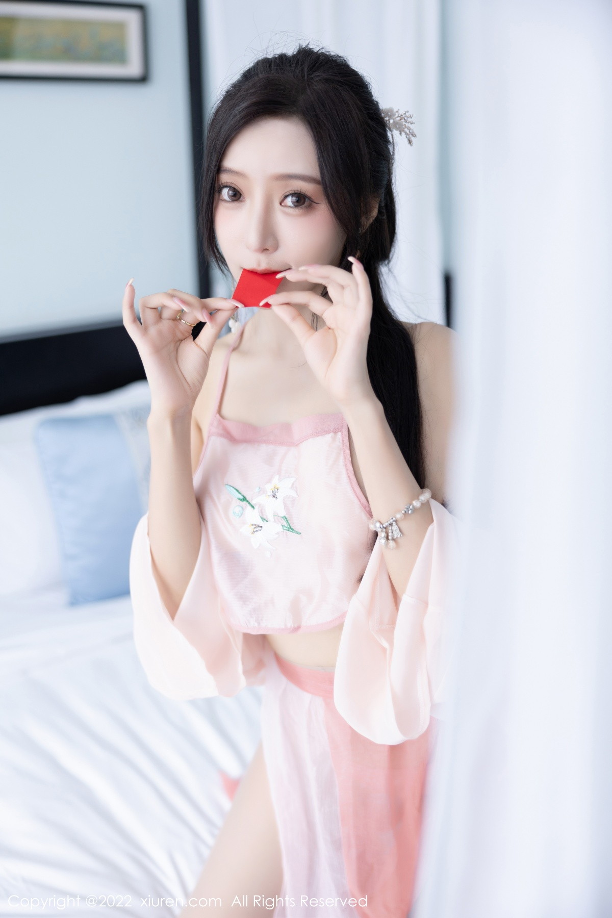 Xgyw.Net_XiuRen第6040期_女神王馨瑶yanni私房粉色肚兜配超薄肉丝秀惹火身材诱惑写真81P