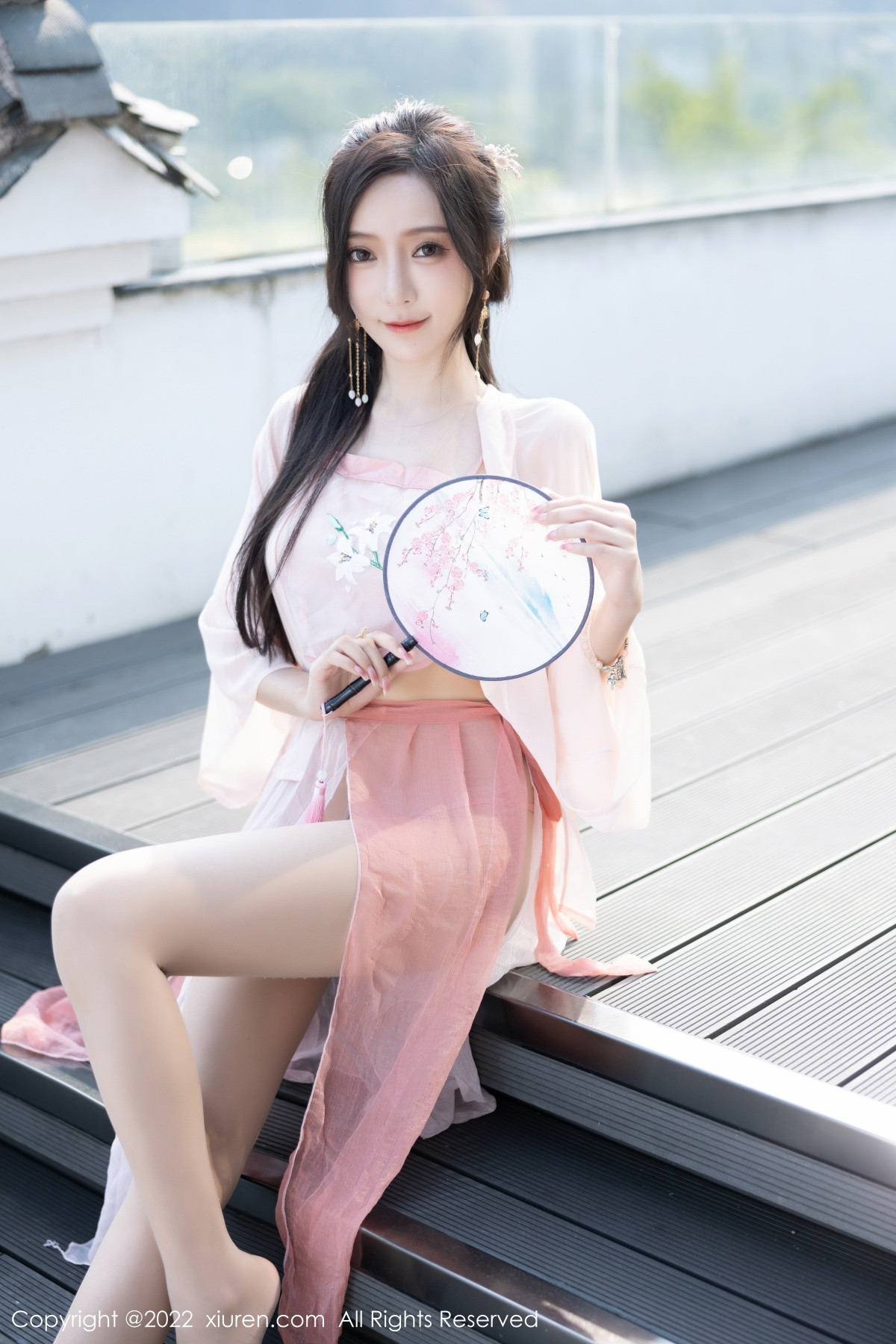 Xgyw.Net_XiuRen第6040期_女神王馨瑶yanni私房粉色肚兜配超薄肉丝秀惹火身材诱惑写真81P