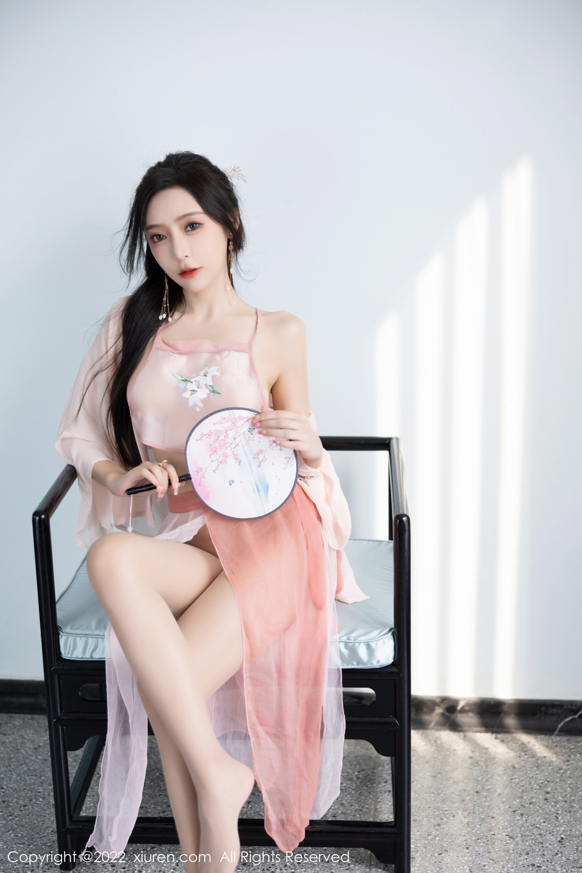 Xgyw.Net_XiuRen第6040期_女神王馨瑶yanni私房粉色肚兜配超薄肉丝秀惹火身材诱惑写真81P
