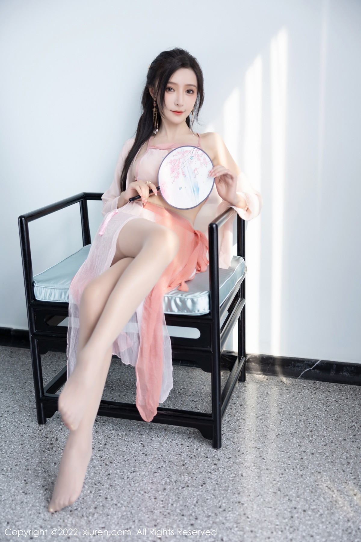 Xgyw.Net_XiuRen第6040期_女神王馨瑶yanni私房粉色肚兜配超薄肉丝秀惹火身材诱惑写真81P
