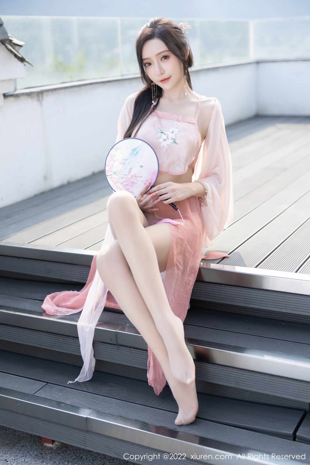 Xgyw.Net_XiuRen第6040期_女神王馨瑶yanni私房粉色肚兜配超薄肉丝秀惹火身材诱惑写真81P