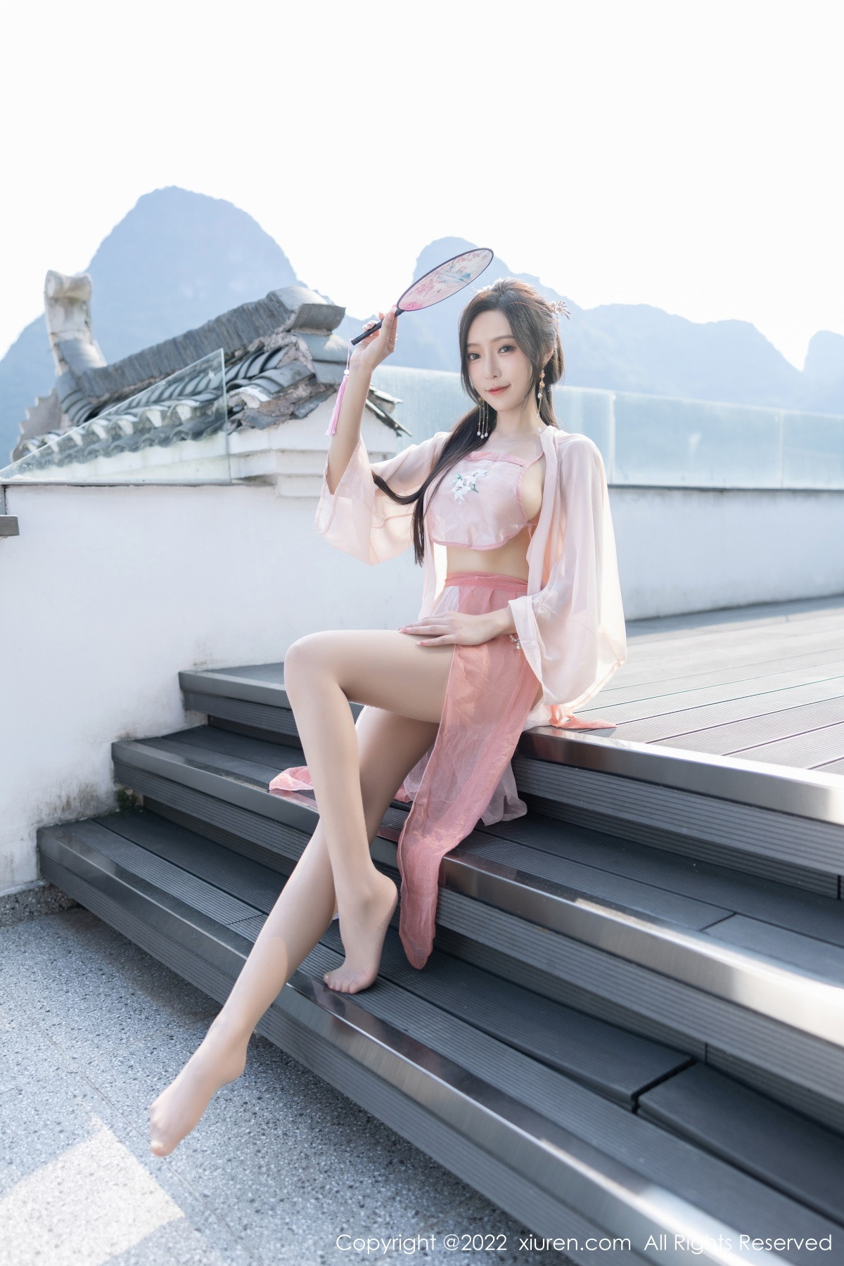 Xgyw.Net_XiuRen第6040期_女神王馨瑶yanni私房粉色肚兜配超薄肉丝秀惹火身材诱惑写真81P