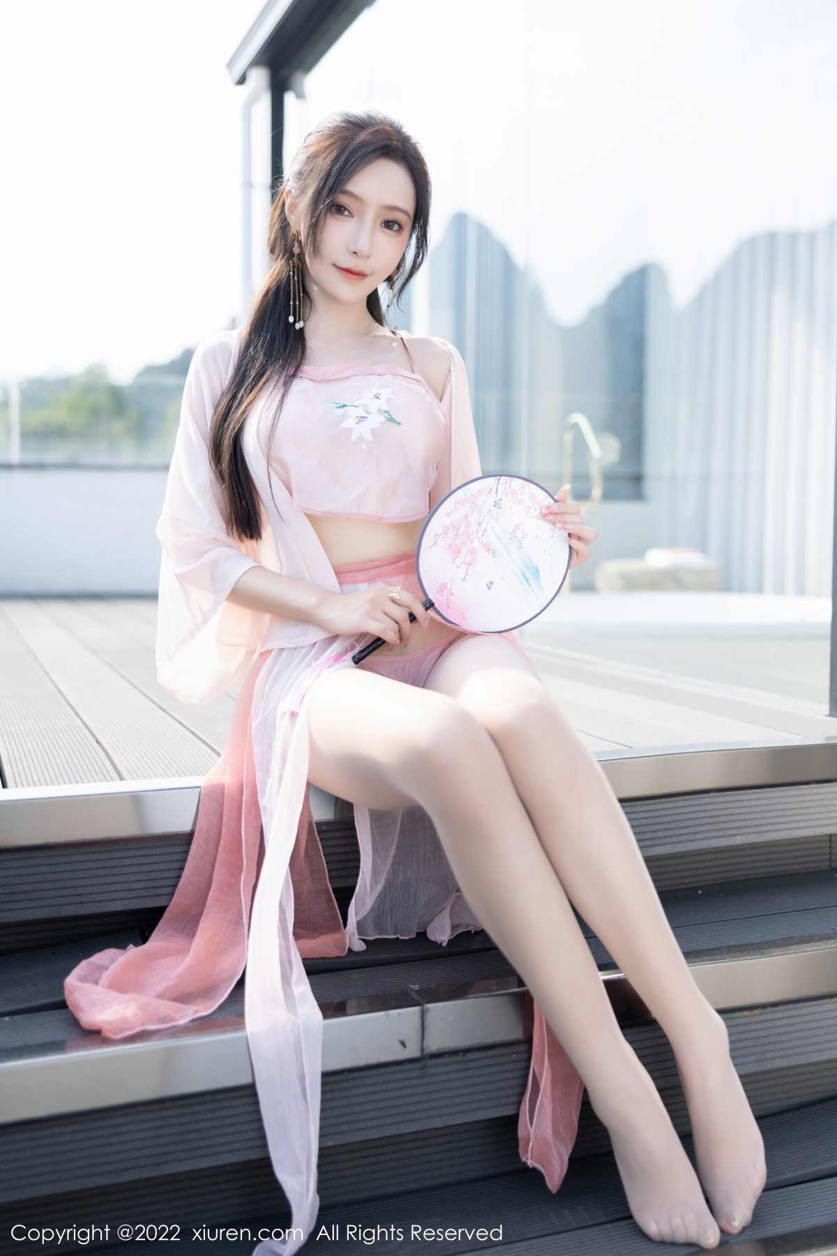 Xgyw.Net_XiuRen第6040期_女神王馨瑶yanni私房粉色肚兜配超薄肉丝秀惹火身材诱惑写真81P