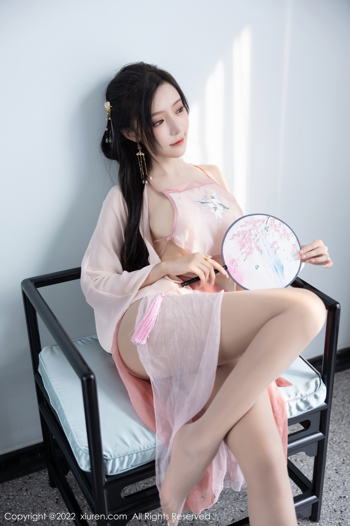Xgyw.Net_XiuRen第6040期_女神王馨瑶yanni私房粉色肚兜配超薄肉丝秀惹火身材诱惑写真81P