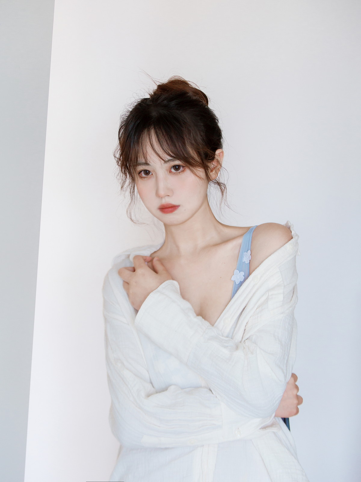 Xgyw.Net_次元少女念雪ww居家蓝色主题私房脱白T露性感蓝色内衣秀白嫩肌肤迷人写真25P