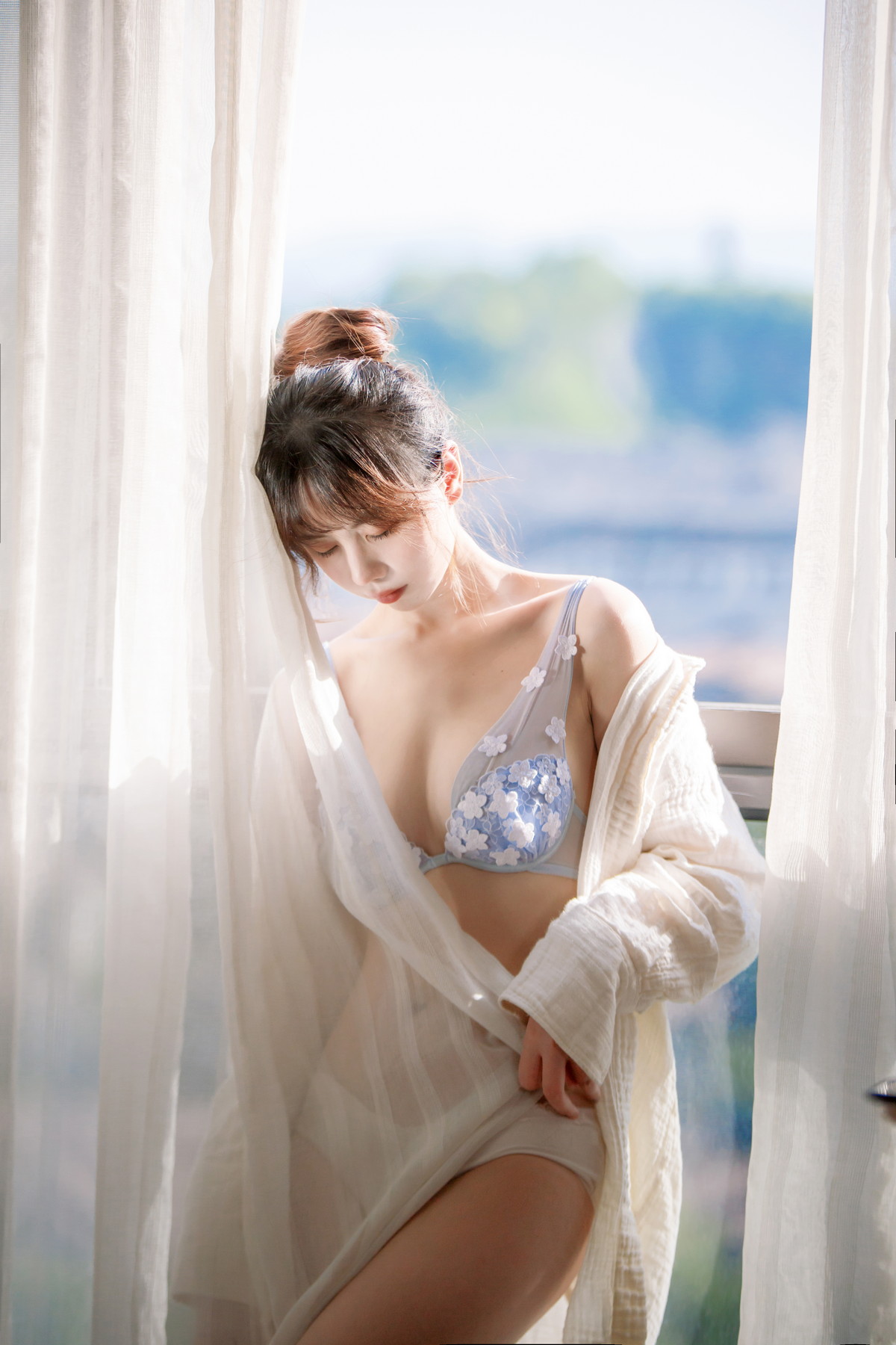 Xgyw.Net_次元少女念雪ww居家蓝色主题私房脱白T露性感蓝色内衣秀白嫩肌肤迷人写真25P