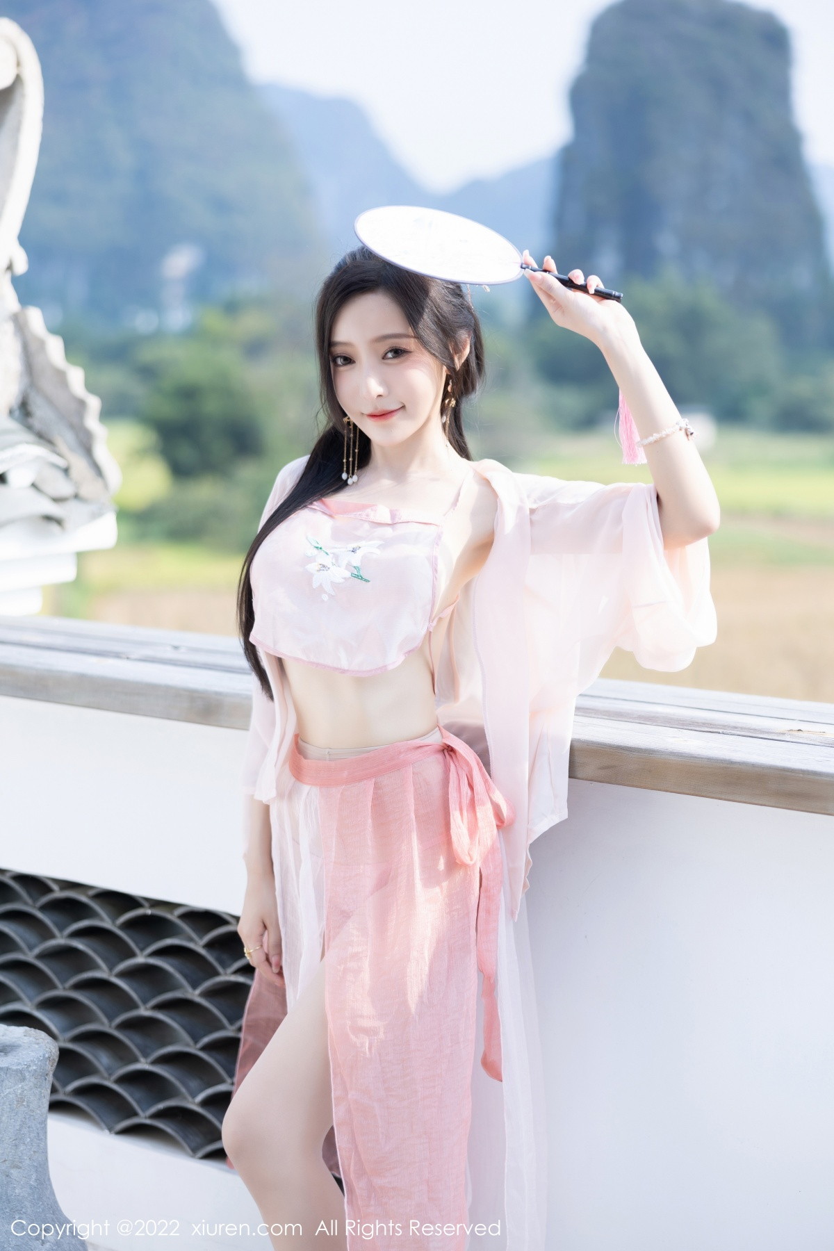 Xgyw.Net_XiuRen第6040期_女神王馨瑶yanni私房粉色肚兜配超薄肉丝秀惹火身材诱惑写真81P