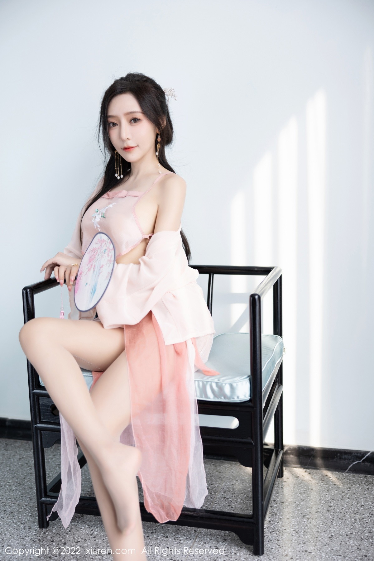 Xgyw.Net_XiuRen第6040期_女神王馨瑶yanni私房粉色肚兜配超薄肉丝秀惹火身材诱惑写真81P