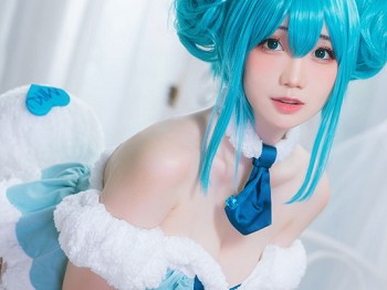 网络青春美女焖焖碳初音兔女郎主题性感低胸贴身衣配白丝网袜秀蜜桃臀美腿骚扰写真20P