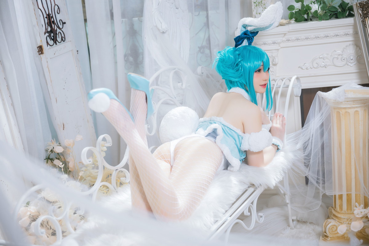 Xgyw.Net_网络美女焖焖碳初音兔女郎主题性感低胸连体衣配白丝网袜秀翘臀美腿诱惑写真20P