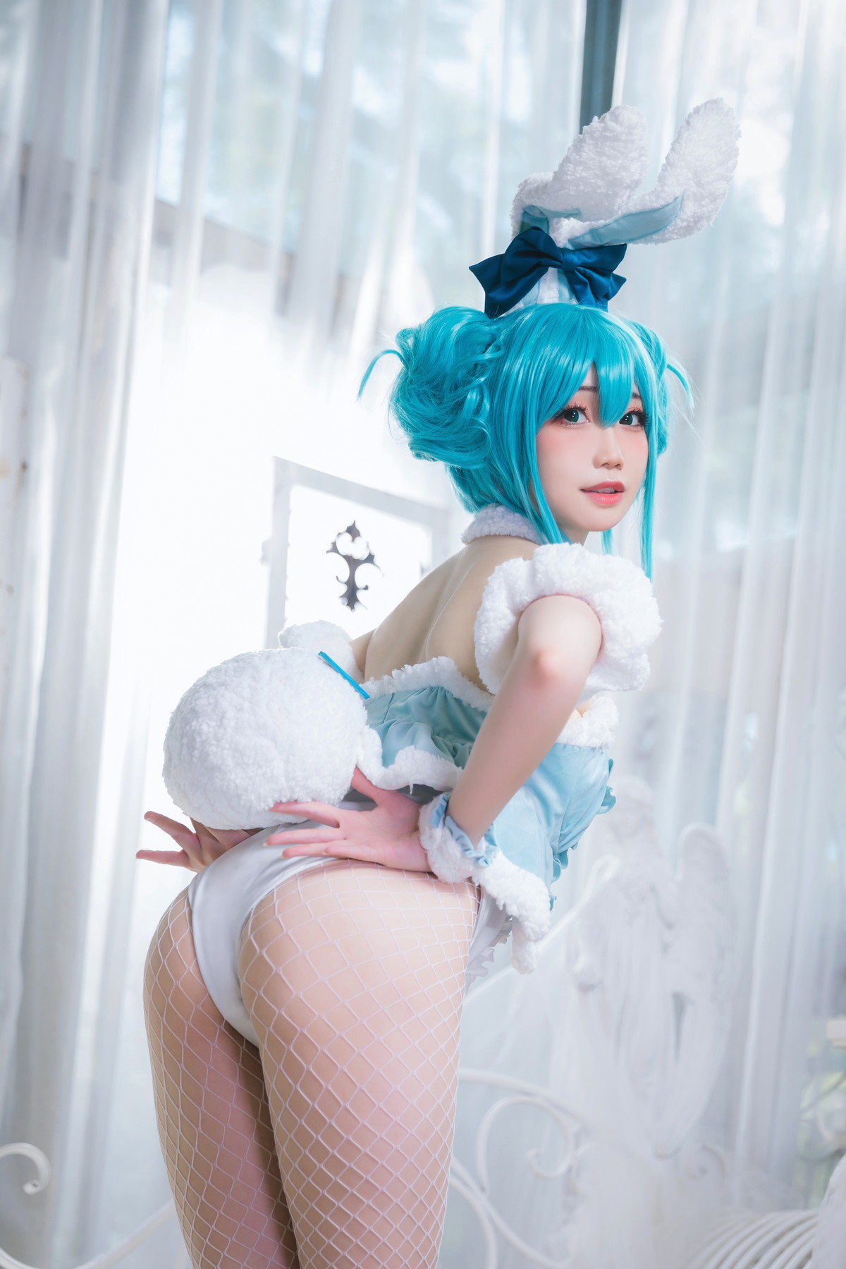 Xgyw.Net_网络美女焖焖碳初音兔女郎主题性感低胸连体衣配白丝网袜秀翘臀美腿诱惑写真20P