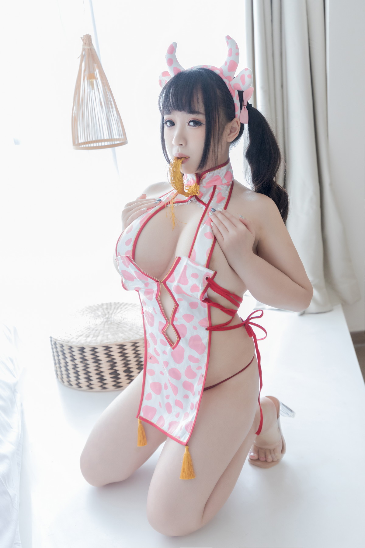 Xgyw.Net_网络美女胡桃猫Kurumineko蜜桃牛乳主题情趣旗袍露性感内衣秀豪乳翘臀诱惑写真134P