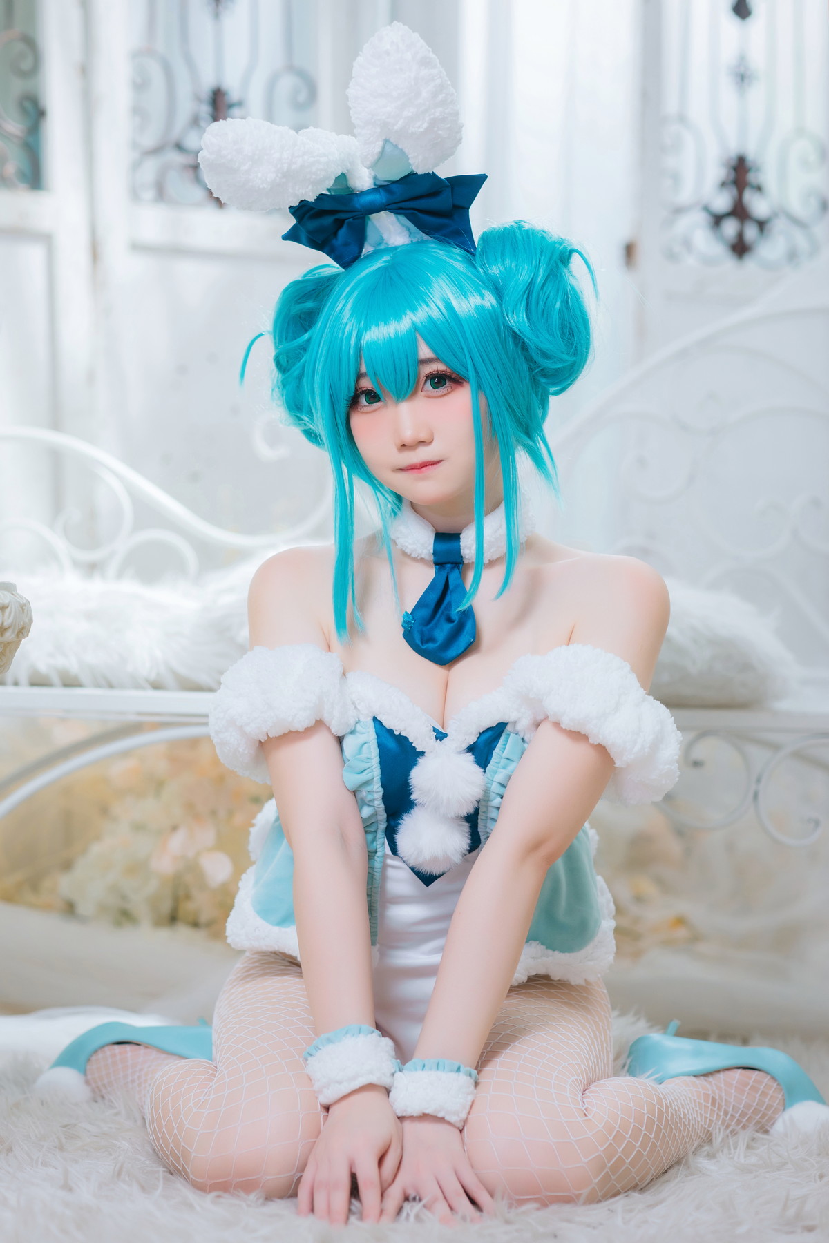 Xgyw.Net_网络美女焖焖碳初音兔女郎主题性感低胸连体衣配白丝网袜秀翘臀美腿诱惑写真20P