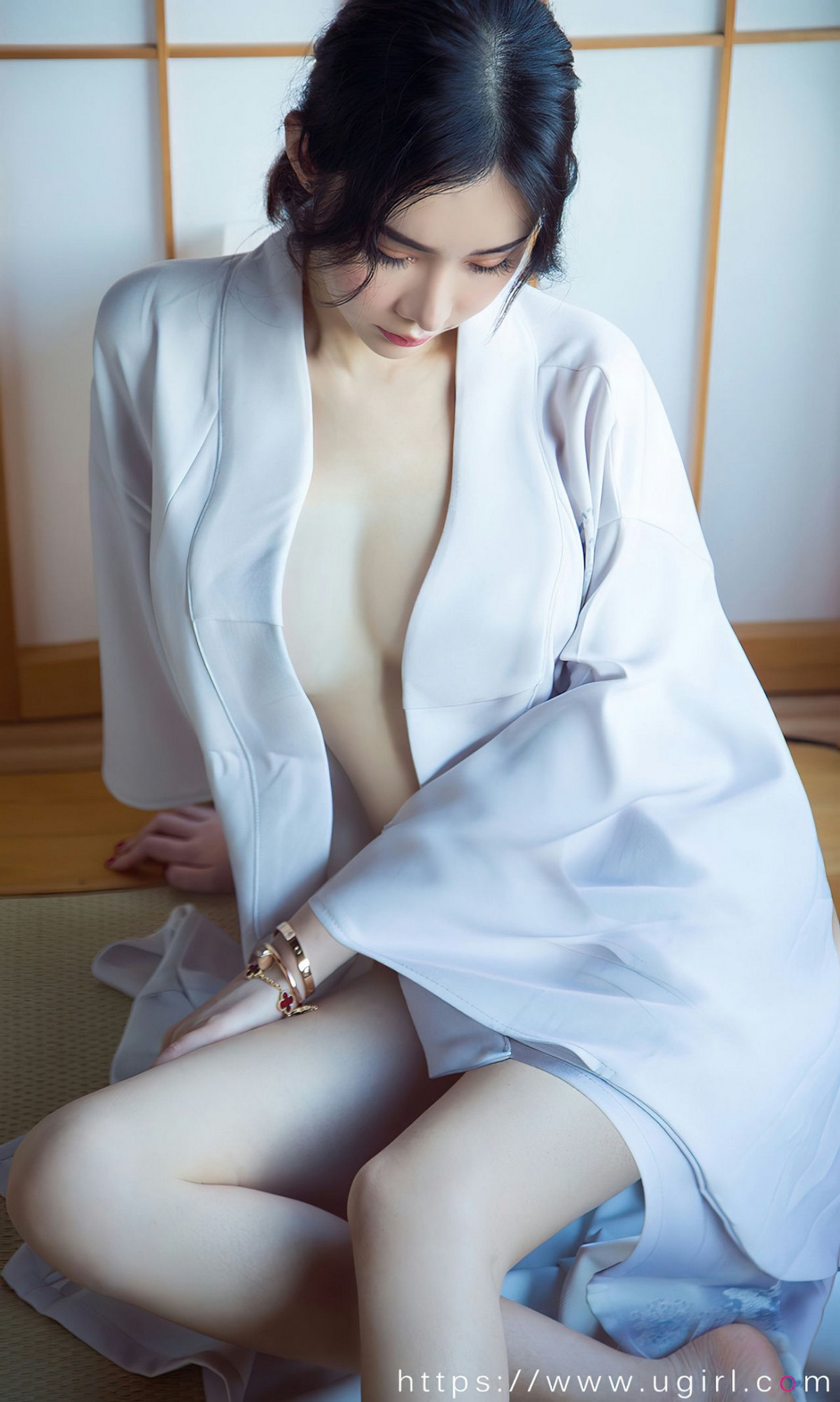 Xgyw.Net_[Ugirls爱尤物]No.2485_模特萌琪琪私房性感宽松连身长外衣真空秀雪嫩肌肤诱惑写真35P