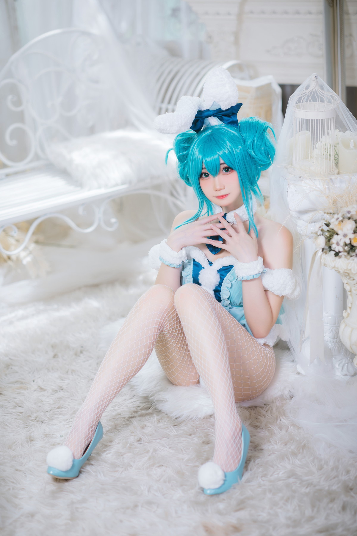 Xgyw.Net_网络美女焖焖碳初音兔女郎主题性感低胸连体衣配白丝网袜秀翘臀美腿诱惑写真20P