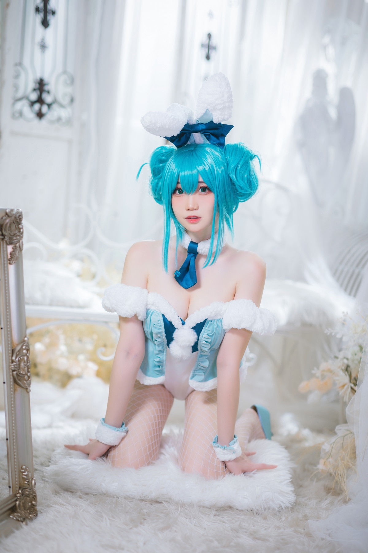 Xgyw.Net_网络美女焖焖碳初音兔女郎主题性感低胸连体衣配白丝网袜秀翘臀美腿诱惑写真20P