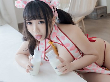 网络青春美女胡桃猫Kurumineko蜜桃牛乳主题骚扰中式露性感内衣秀豪乳蜜桃臀骚扰写真134P