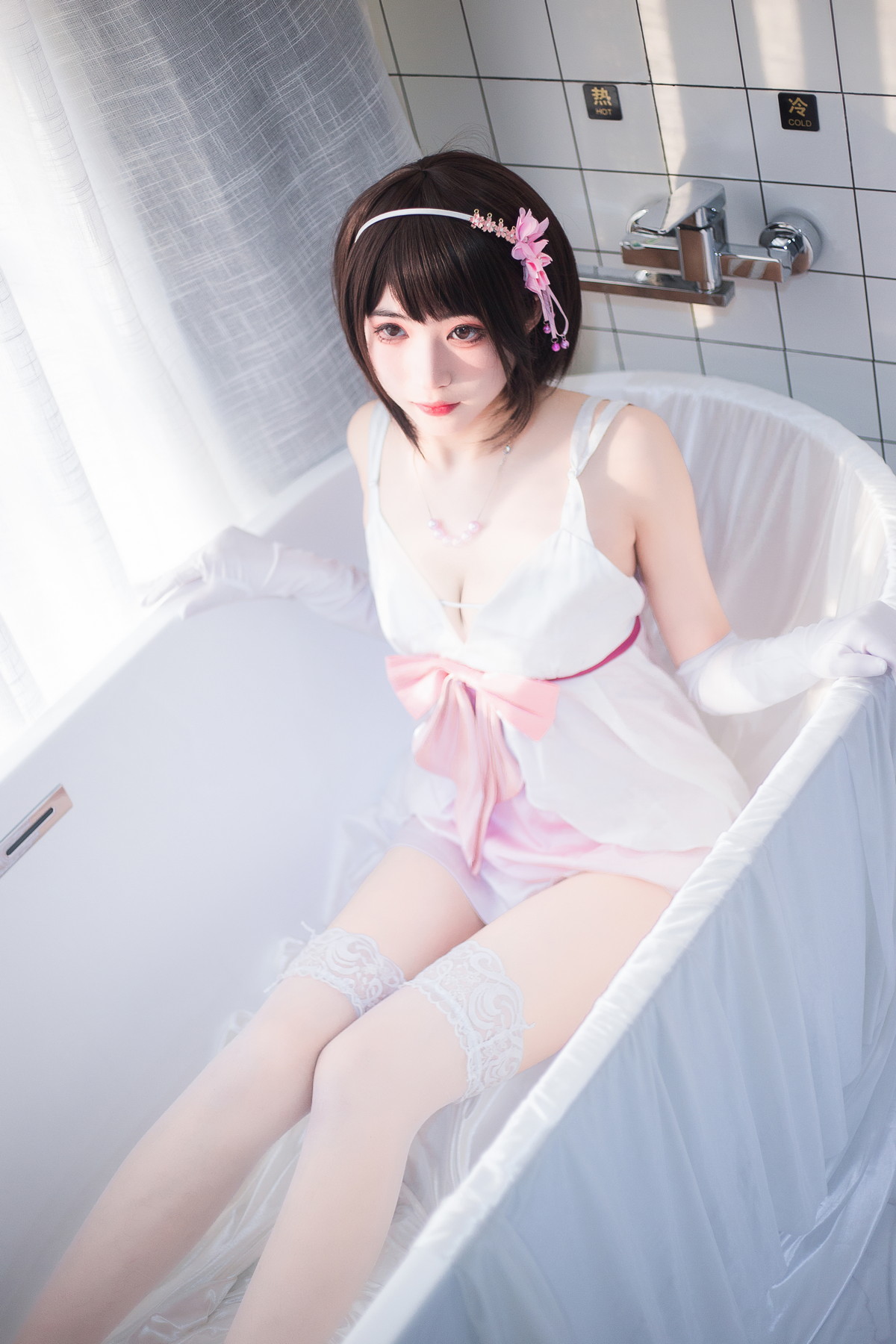 Xgyw.Net_二次元美女宫本樱加藤惠浴室主题私房浴缸白色薄纱配蕾丝袜秀翘臀美腿诱惑写真25P