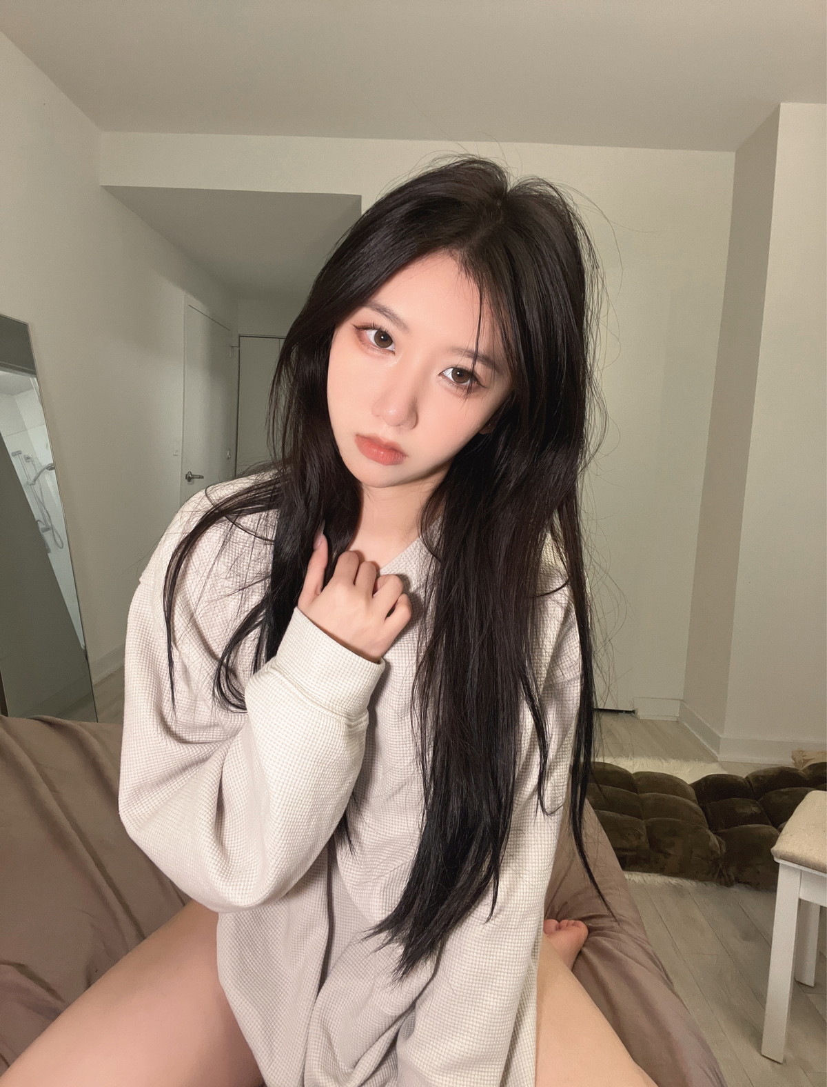 Xgyw.Net_动漫博主果咩酱居家氛围主题私房床上性感灰色运动内衣秀完美身材诱惑写真49P