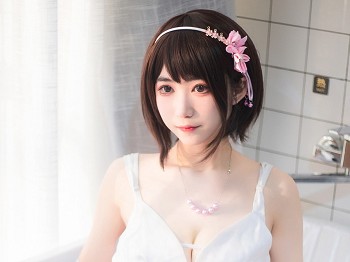二次元青春美女宫本樱加藤惠洗手间主题私人浴缸白色薄纱配蕾丝袜秀蜜桃臀美腿骚扰写真25P