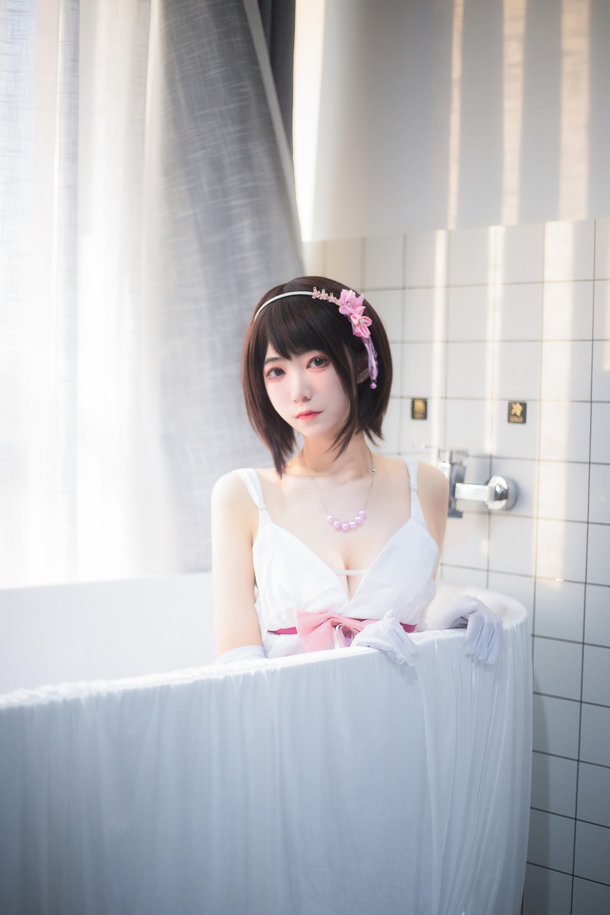 Xgyw.Net_二次元美女宫本樱加藤惠浴室主题私房浴缸白色薄纱配蕾丝袜秀翘臀美腿诱惑写真25P