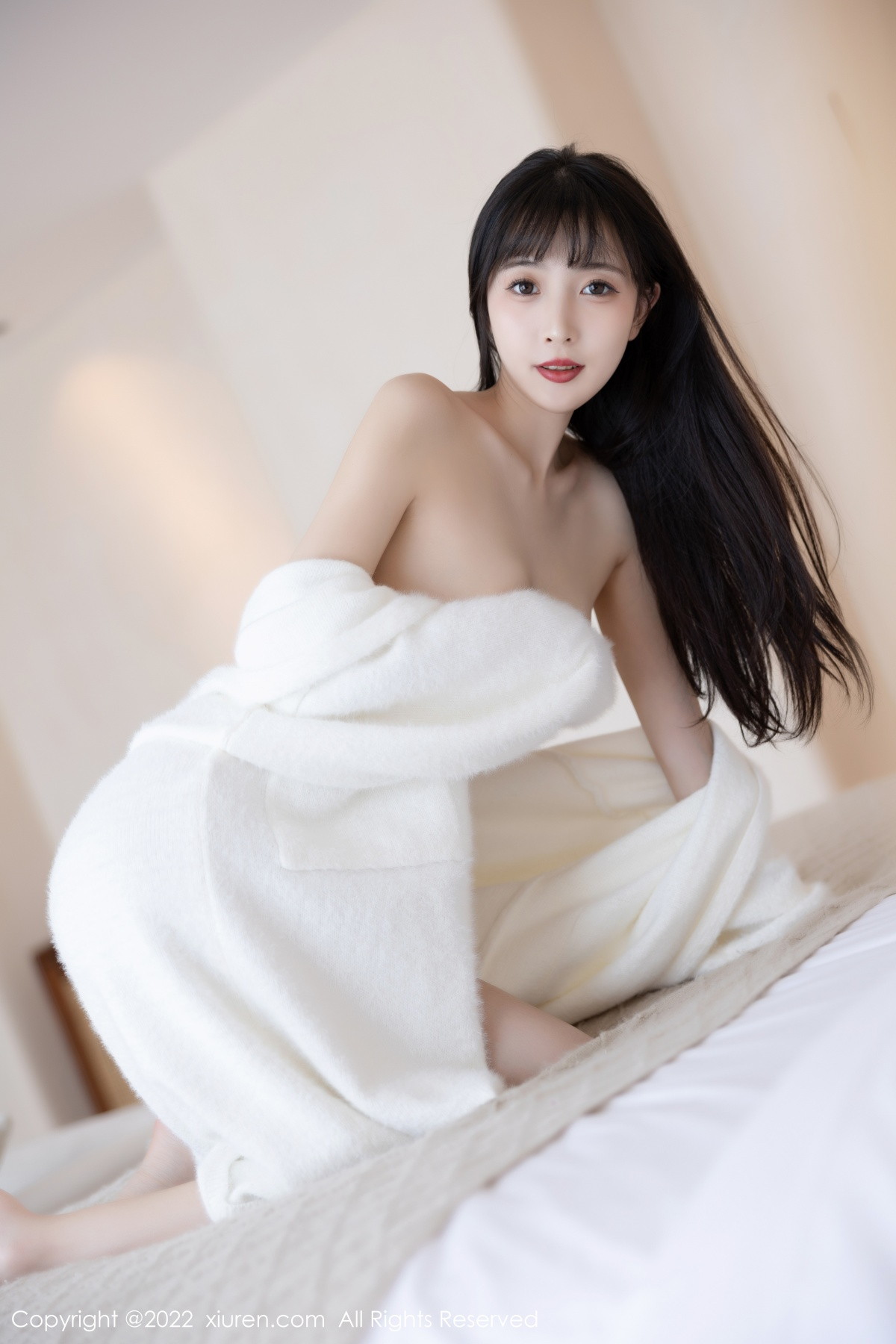Xgyw.Net_XiuRen第6052期_模特林星阑脱白色长外套露淡红色吊带长裙配原色丝袜迷人写真82P