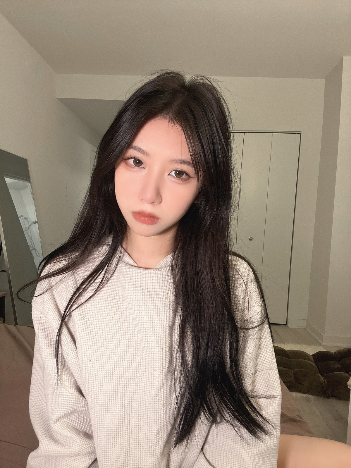Xgyw.Net_动漫博主果咩酱居家氛围主题私房床上性感灰色运动内衣秀完美身材诱惑写真49P