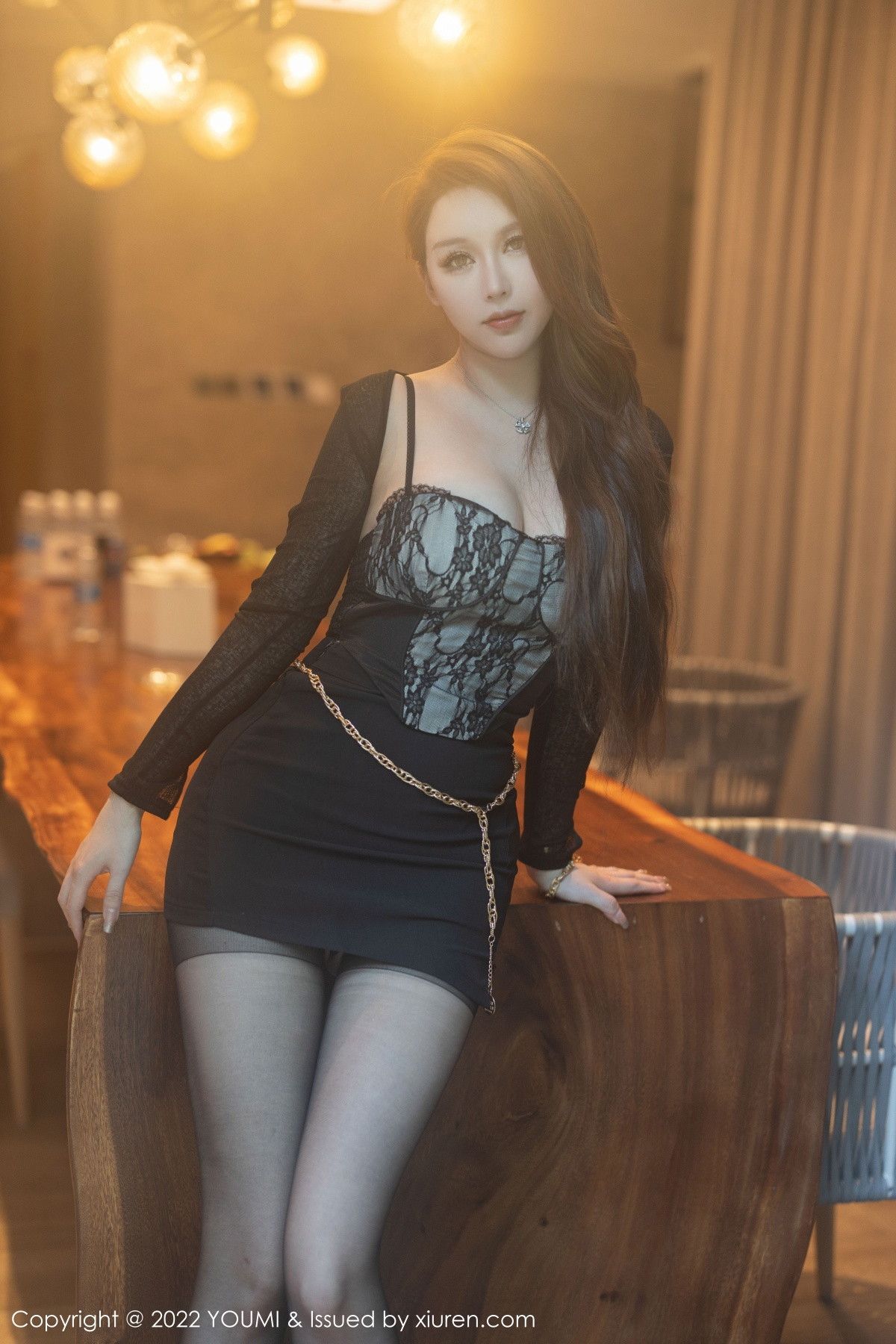 Xgyw.Net_[YouMi尤蜜荟]Vol.883_女神尤妮丝Egg黑色蕾丝吊带上衣配超薄开档黑丝秀翘臀诱惑写真45P