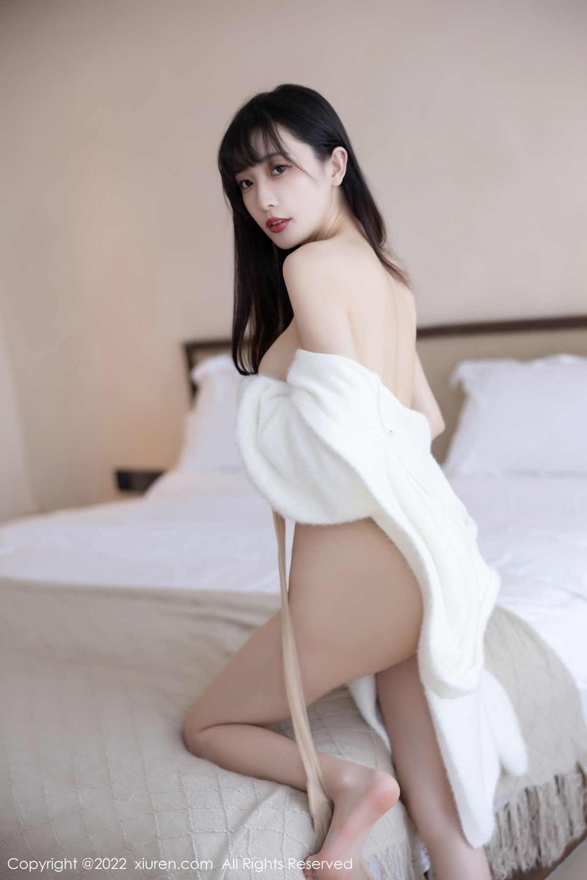 Xgyw.Net_XiuRen第6052期_模特林星阑脱白色长外套露淡红色吊带长裙配原色丝袜迷人写真82P